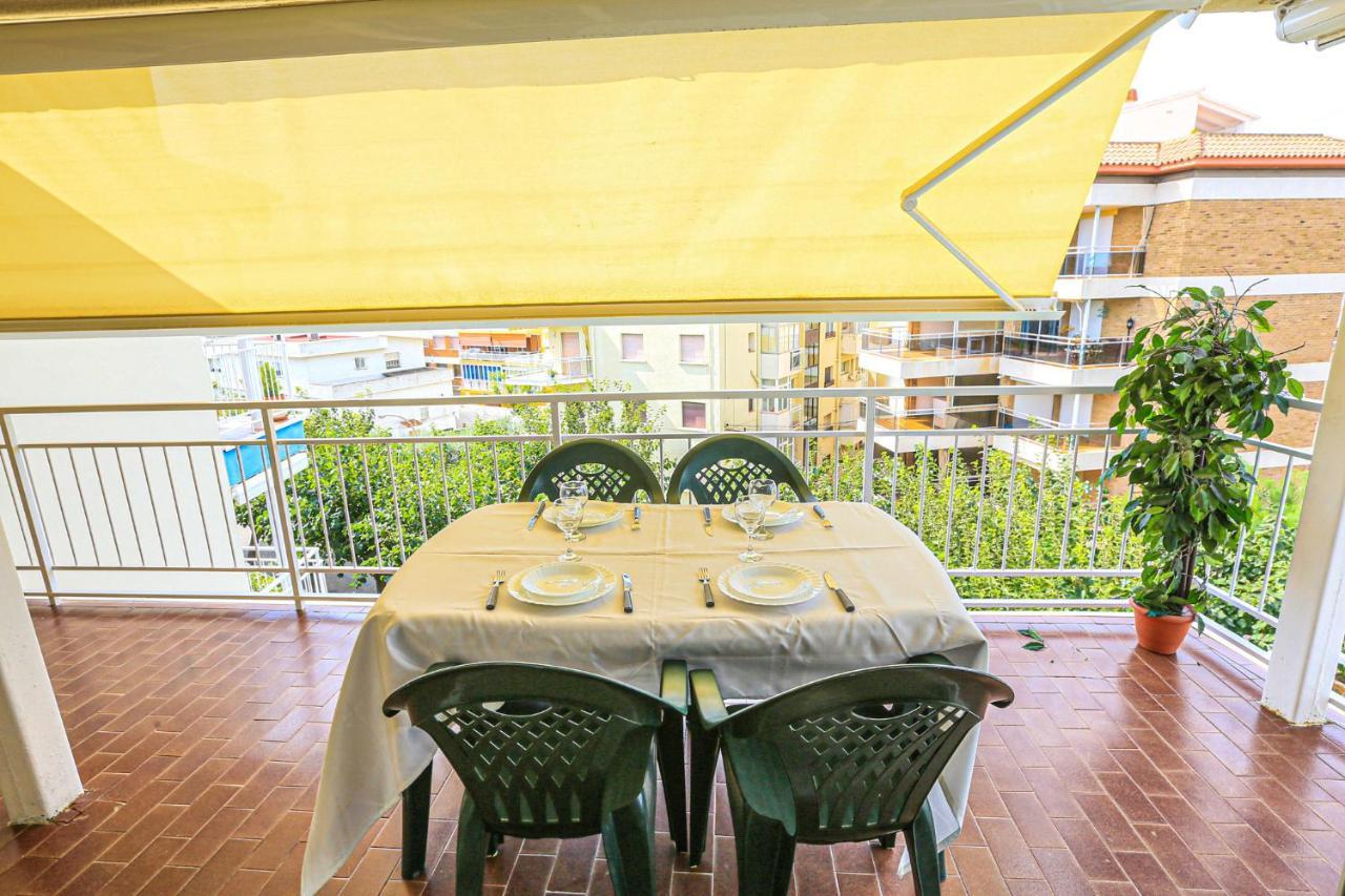 Coral - Only Families Apartment กัมบริลส์ ภายนอก รูปภาพ